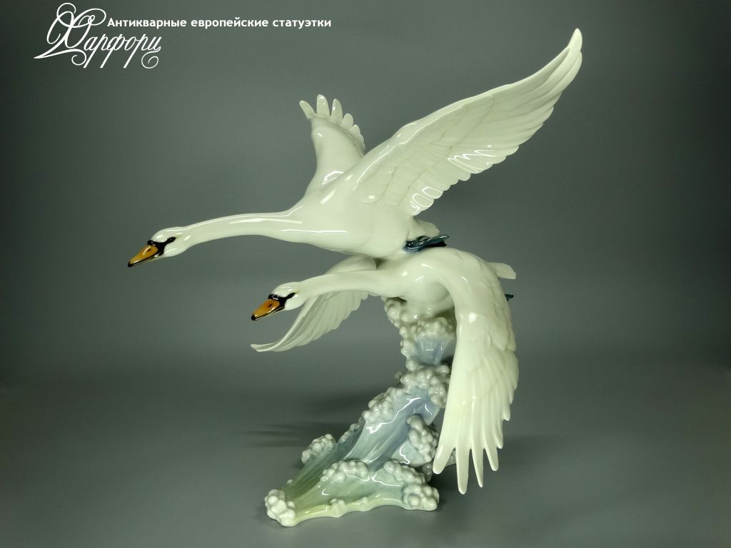 Купить фарфоровую статуэтку Hutschenreuther Летящие лебеди